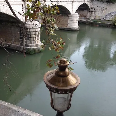Over The Tiber Loft דירה *